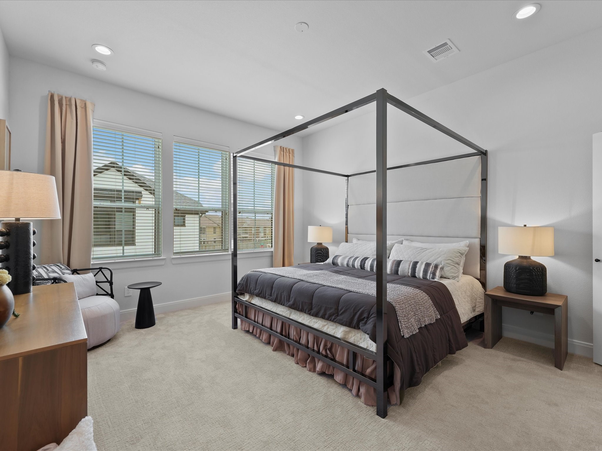 9216 Washington Heights Street Houston, TX 77063 - Photo 17 of 44 Primary Room