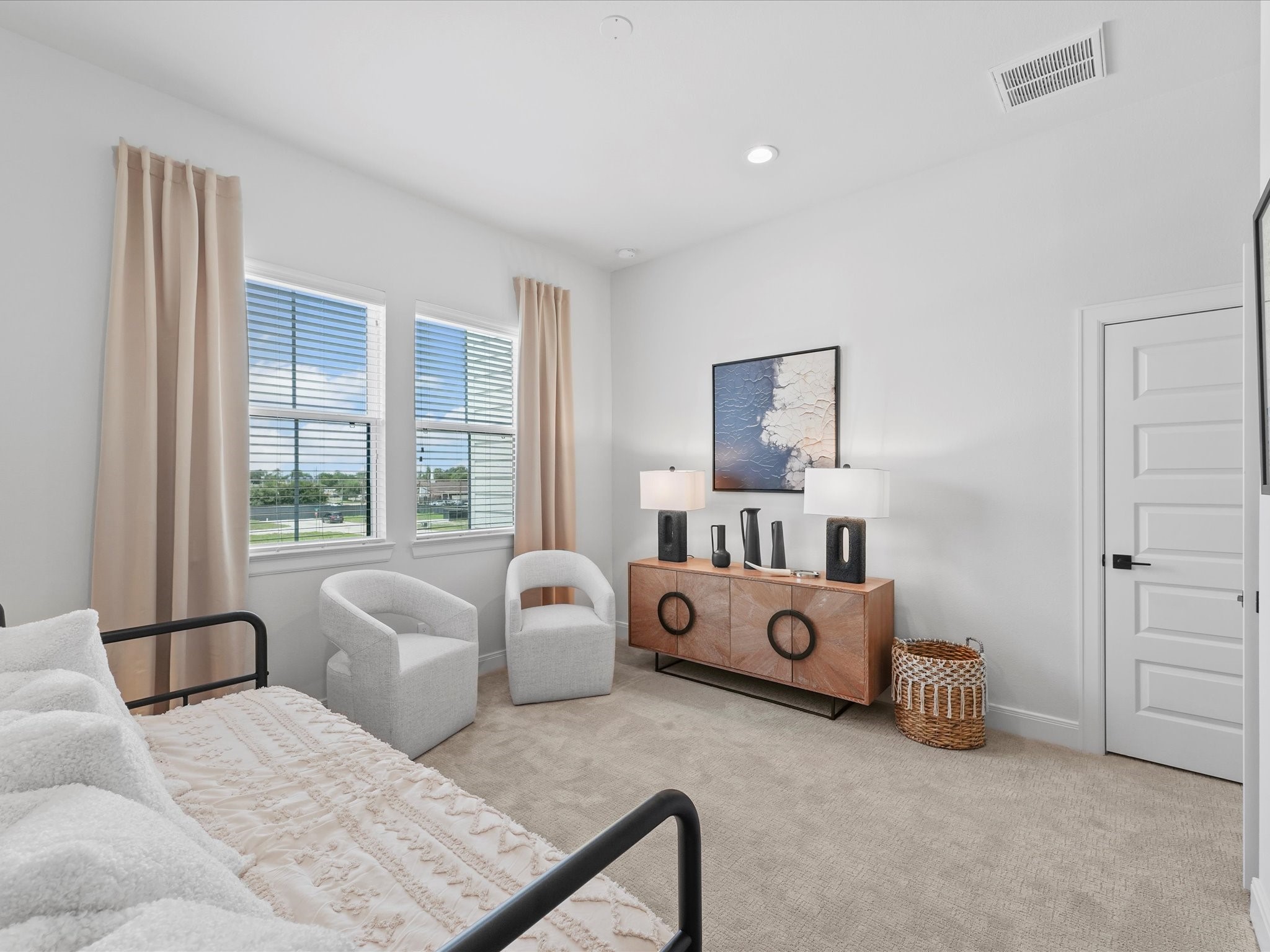 9216 Washington Heights Street Houston, TX 77063 - Photo 29 of 44 3rd Bedroom