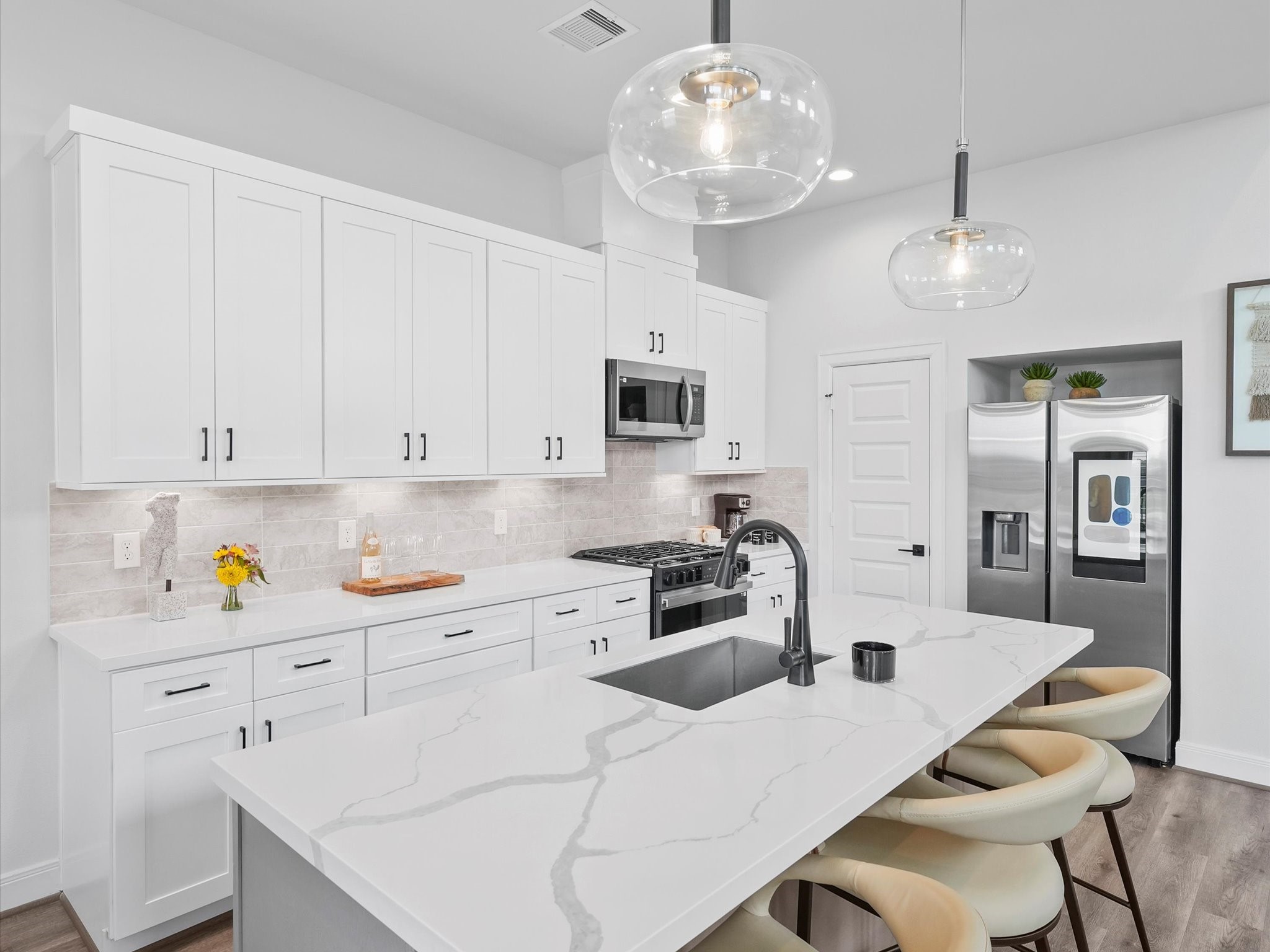 9216 Washington Heights Street Houston, TX 77063 - Photo 3 of 44