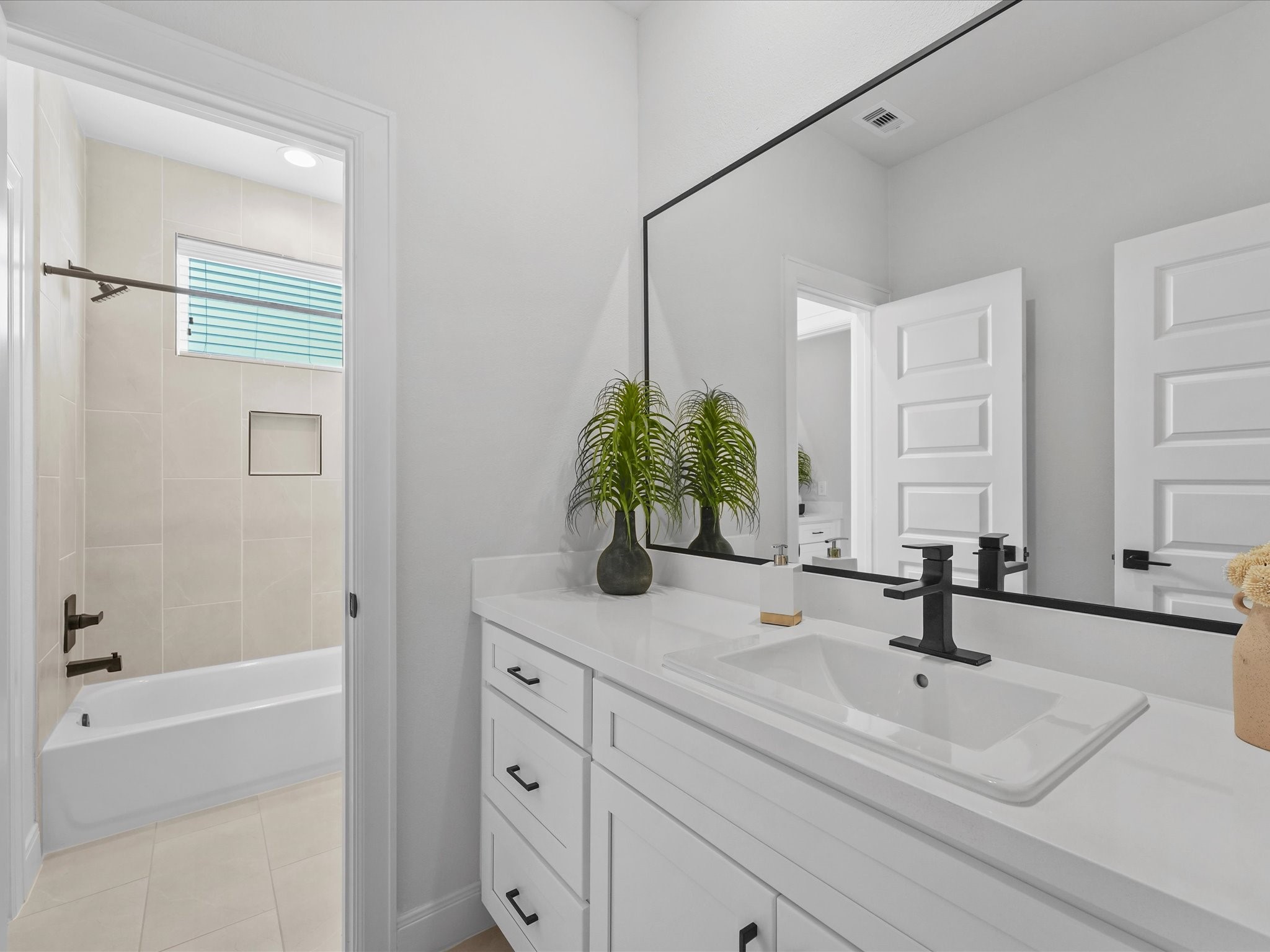 9216 Washington Heights Street Houston, TX 77063 - Photo 36 of 44