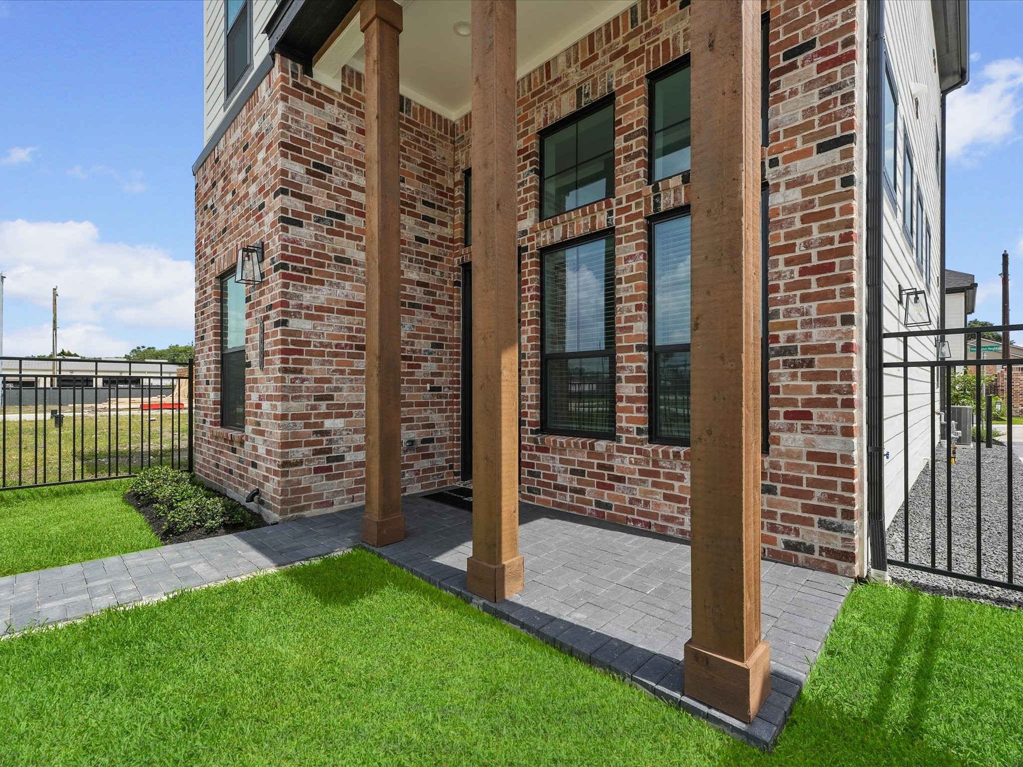 9216 Washington Heights Street Houston, TX 77063 - Photo 7 of 44 Front Patio + Front Yard