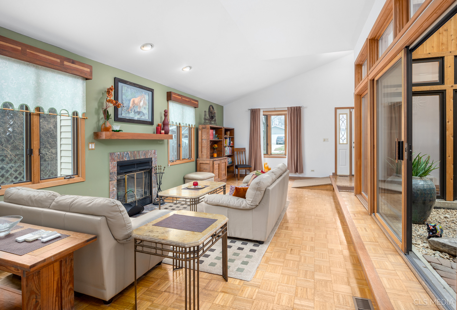 404 South Oak Street Palatine, IL 60067 - Photo 3 of 26 Gallery Image 3