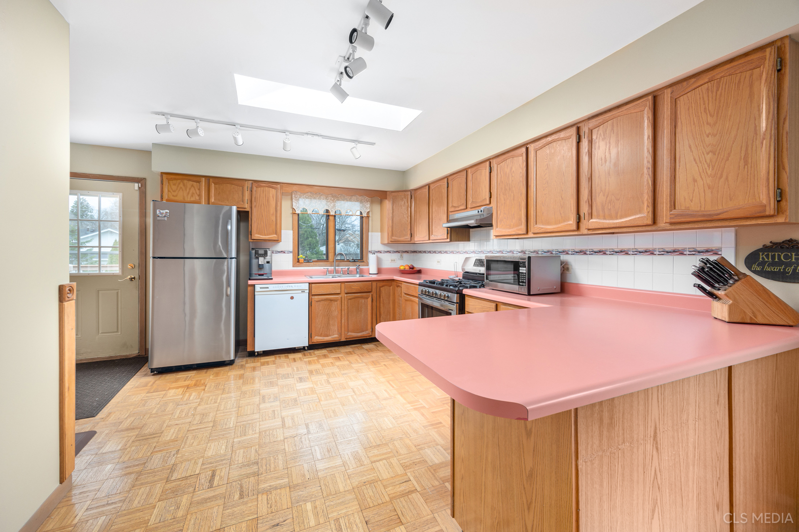 404 South Oak Street Palatine, IL 60067 - Photo 8 of 26 Gallery Image 8