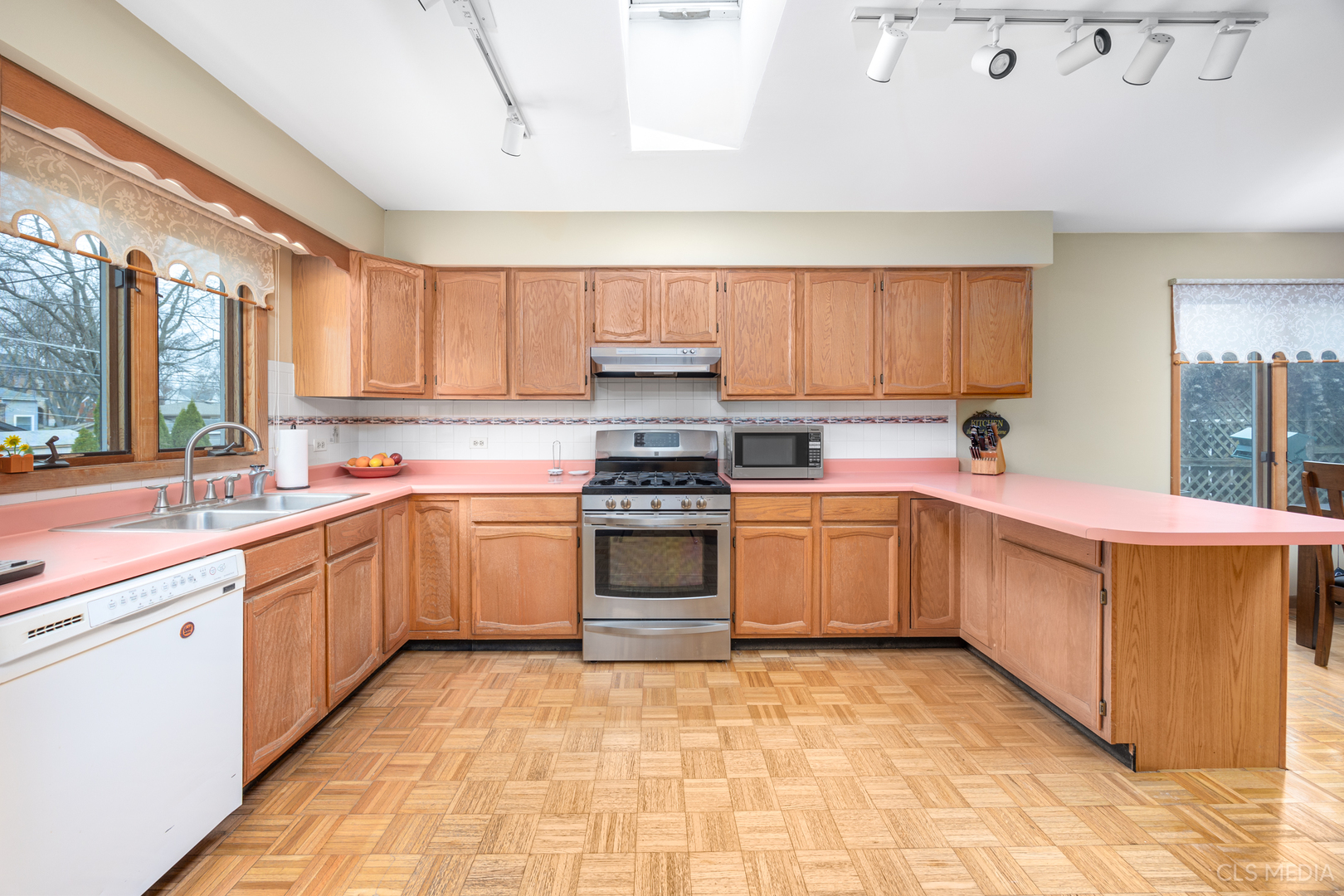404 South Oak Street Palatine, IL 60067 - Photo 9 of 26 Gallery Image 9