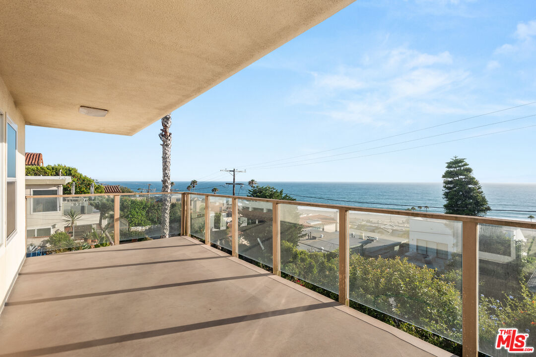7203 Rindge Avenue Los Angeles, CA 90293 - Photo 1 of 24