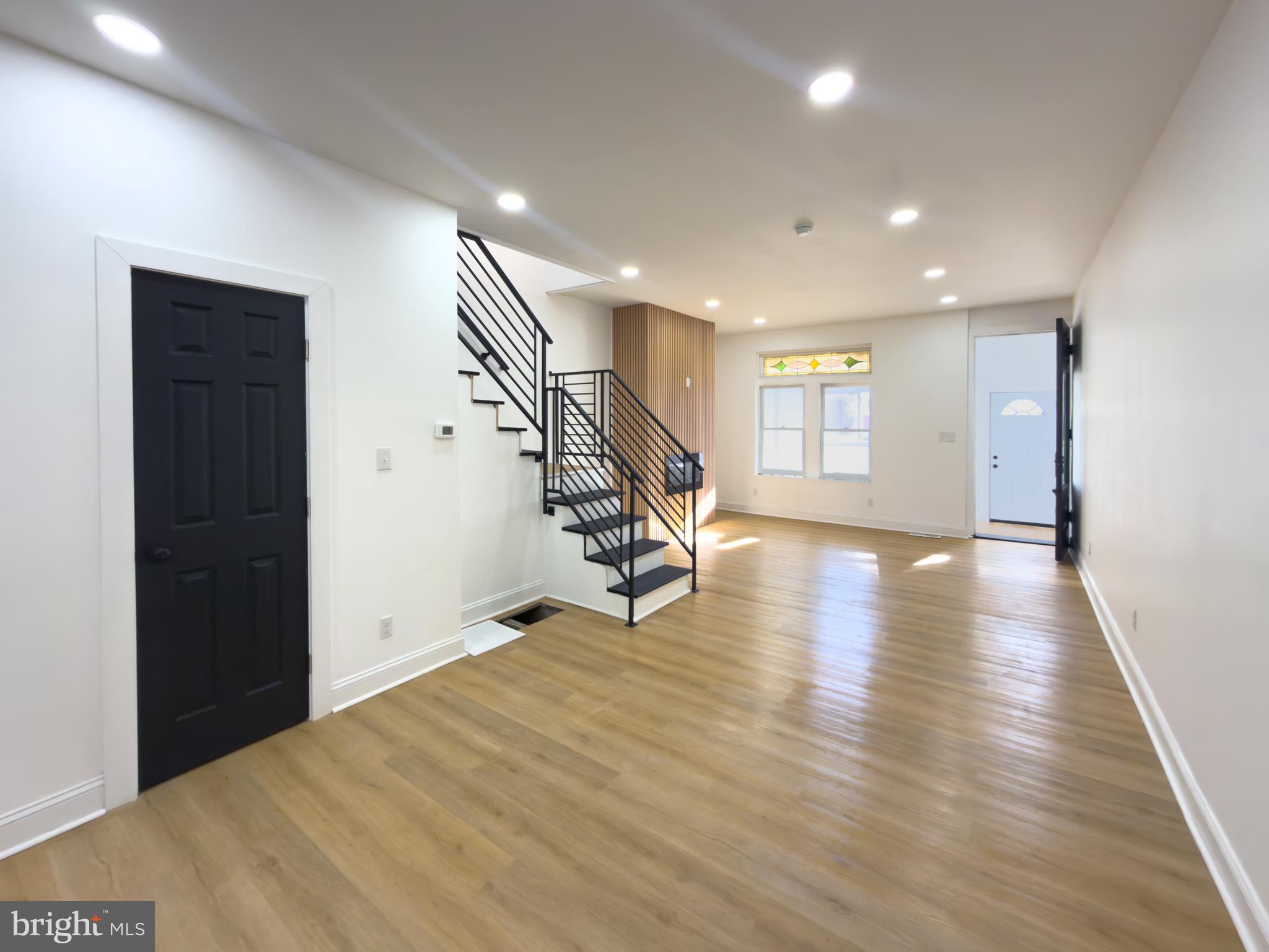 5237 Greenway Avenue Philadelphia, PA 19143 - Photo 6 of 28 Dining/ Living room
