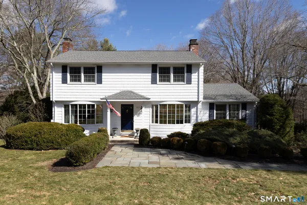 $699,900 | 223 Carriage Drive, Middlebury, CT 06762