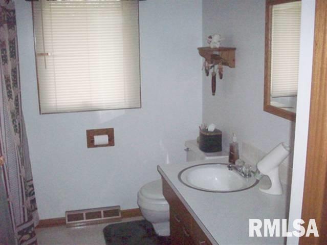 1822 Lincoln Road Bettendorf, IA 52722 - Photo 15 of 17 Gallery Image 15