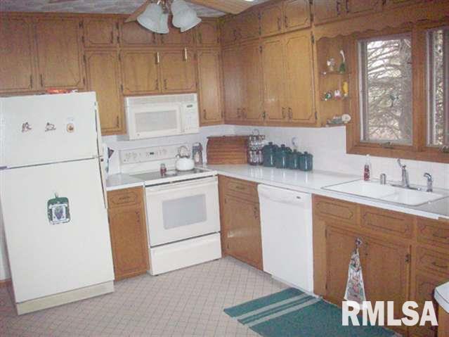 1822 Lincoln Road Bettendorf, IA 52722 - Photo 6 of 17 Gallery Image 6
