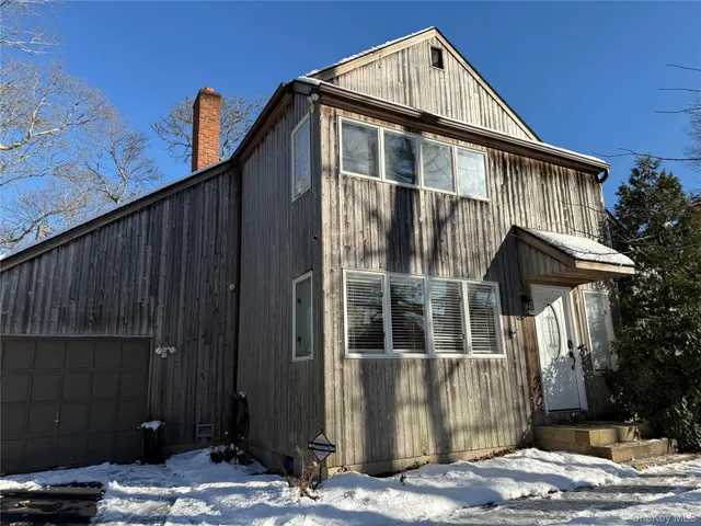 $988,000 | 98 Squiretown Road, Hampton Bays, NY 11946