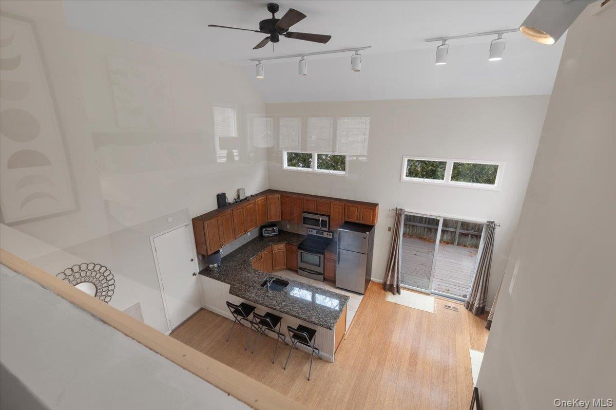 98 Squiretown Road Hampton Bays, NY 11946 - Photo 11 of 36