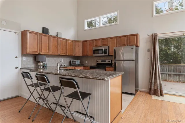 $988,000 | 98 Squiretown Road, Hampton Bays, NY 11946