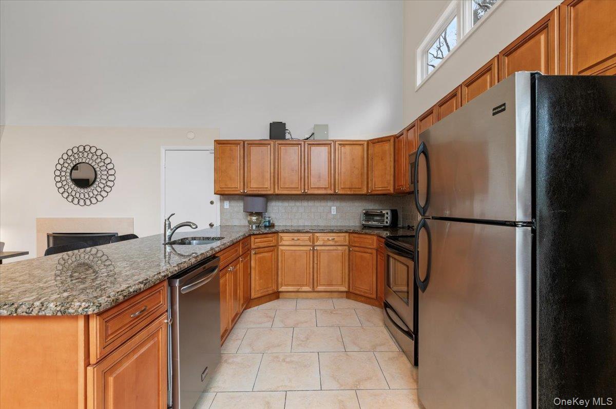 98 Squiretown Road Hampton Bays, NY 11946 - Photo 14 of 36