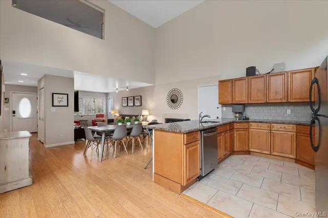 $988,000 | 98 Squiretown Road, Hampton Bays, NY 11946