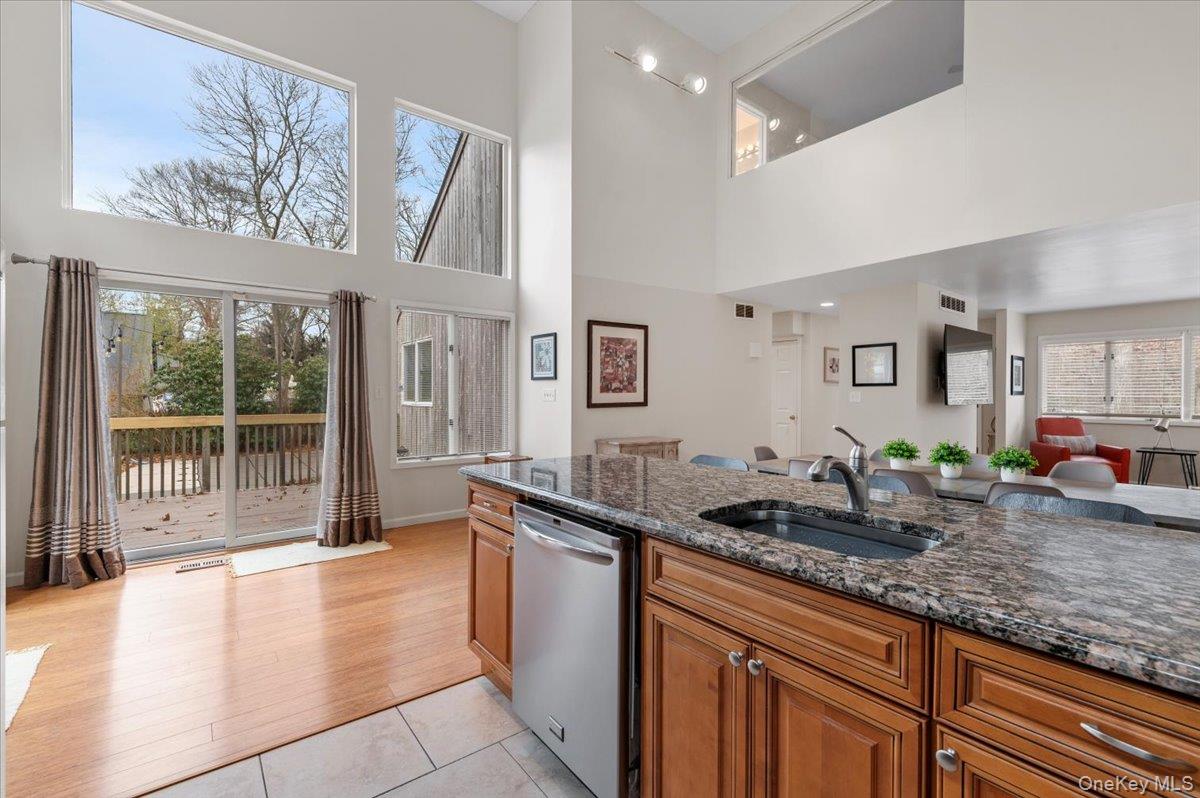 98 Squiretown Road Hampton Bays, NY 11946 - Photo 16 of 36