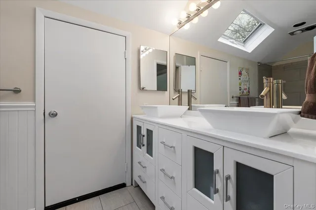 $988,000 | 98 Squiretown Road, Hampton Bays, NY 11946