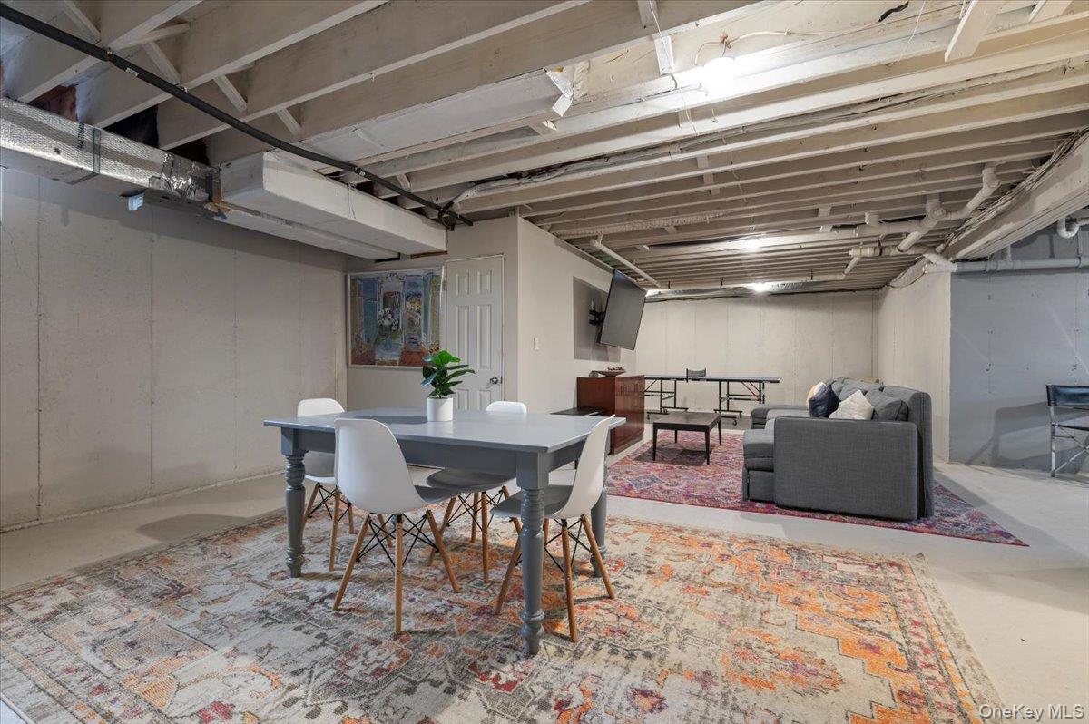 98 Squiretown Road Hampton Bays, NY 11946 - Photo 23 of 36