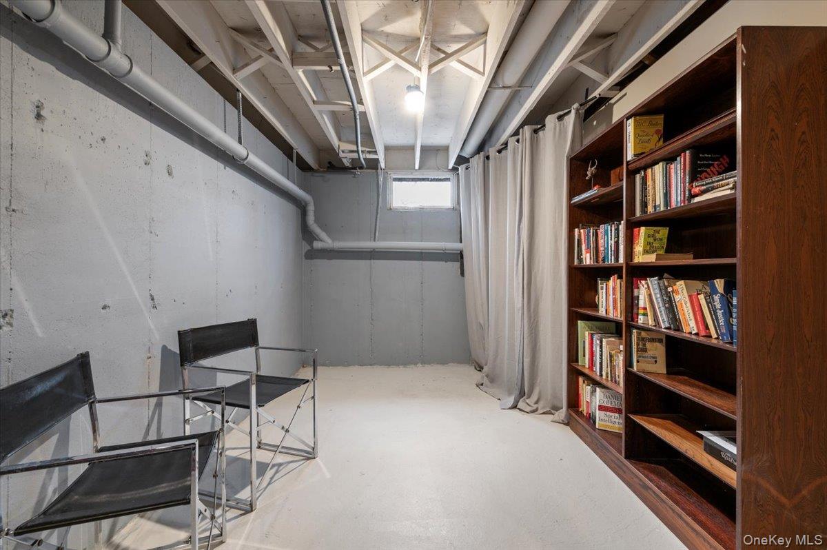 98 Squiretown Road Hampton Bays, NY 11946 - Photo 27 of 36