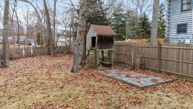 $988,000 | 98 Squiretown Road, Hampton Bays, NY 11946