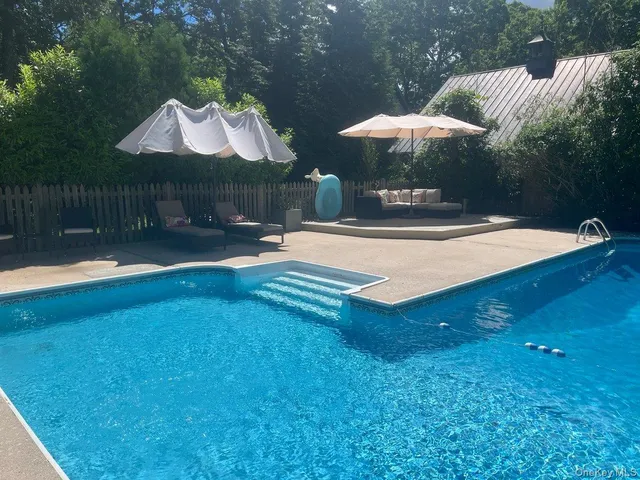 $988,000 | 98 Squiretown Road, Hampton Bays, NY 11946