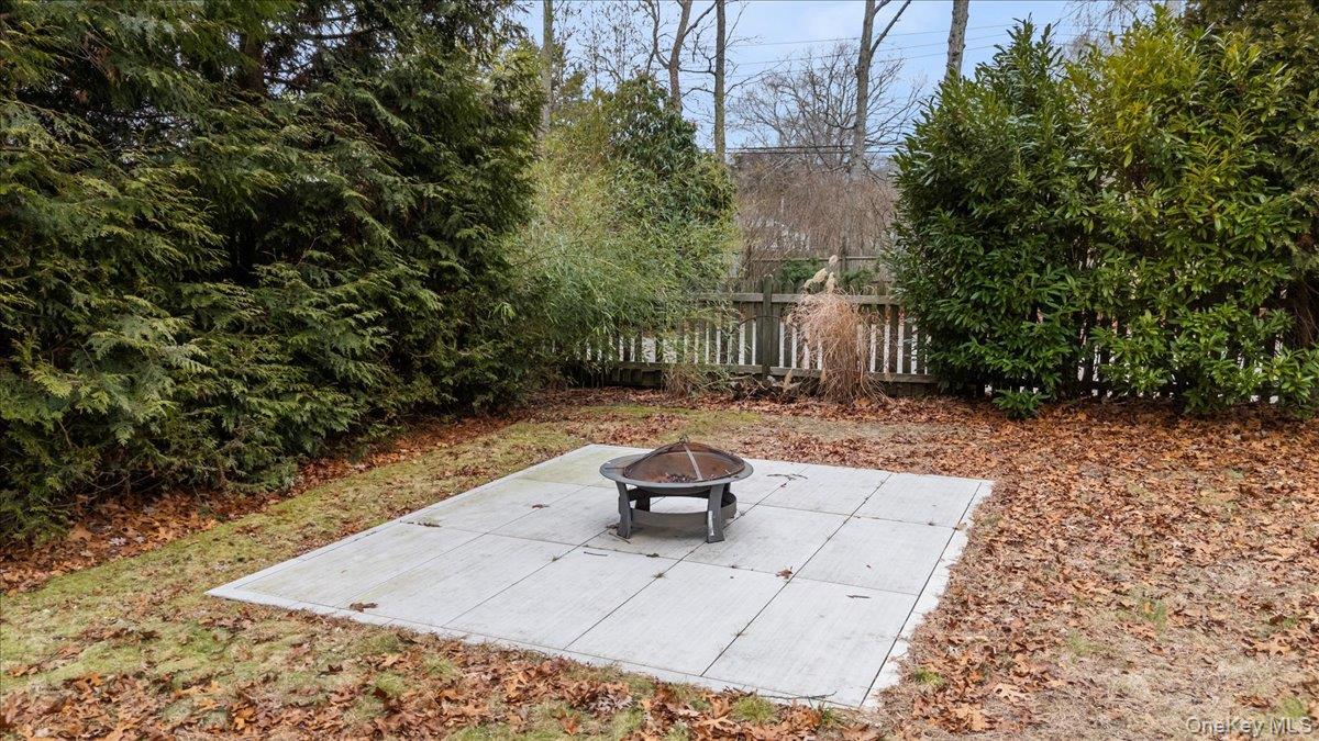 98 Squiretown Road Hampton Bays, NY 11946 - Photo 31 of 36