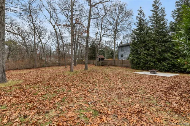 $988,000 | 98 Squiretown Road, Hampton Bays, NY 11946