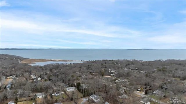 $988,000 | 98 Squiretown Road, Hampton Bays, NY 11946