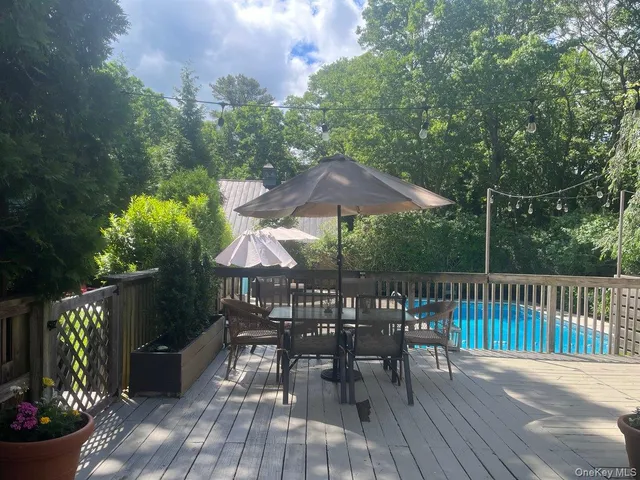 $988,000 | 98 Squiretown Road, Hampton Bays, NY 11946