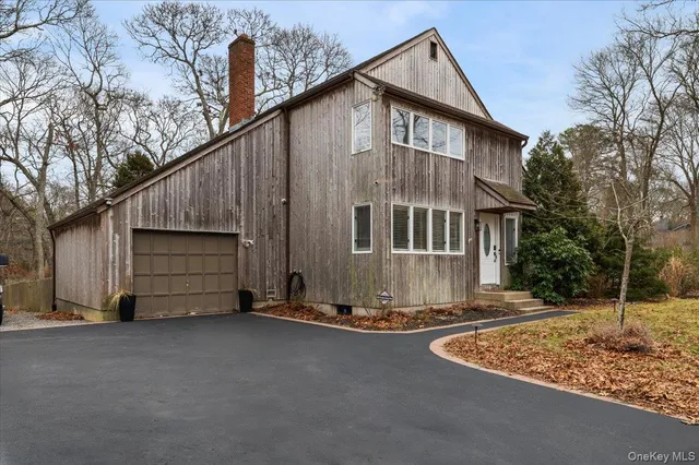 $988,000 | 98 Squiretown Road, Hampton Bays, NY 11946