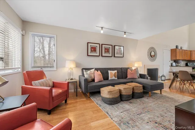 $988,000 | 98 Squiretown Road, Hampton Bays, NY 11946