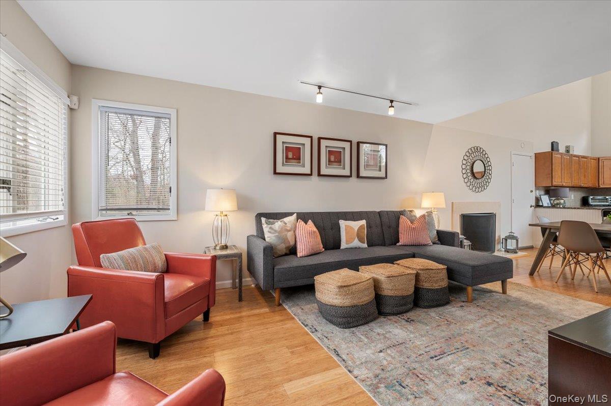 98 Squiretown Road Hampton Bays, NY 11946 - Photo 8 of 36