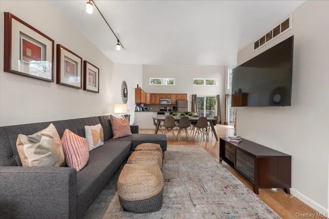 $988,000 | 98 Squiretown Road, Hampton Bays, NY 11946