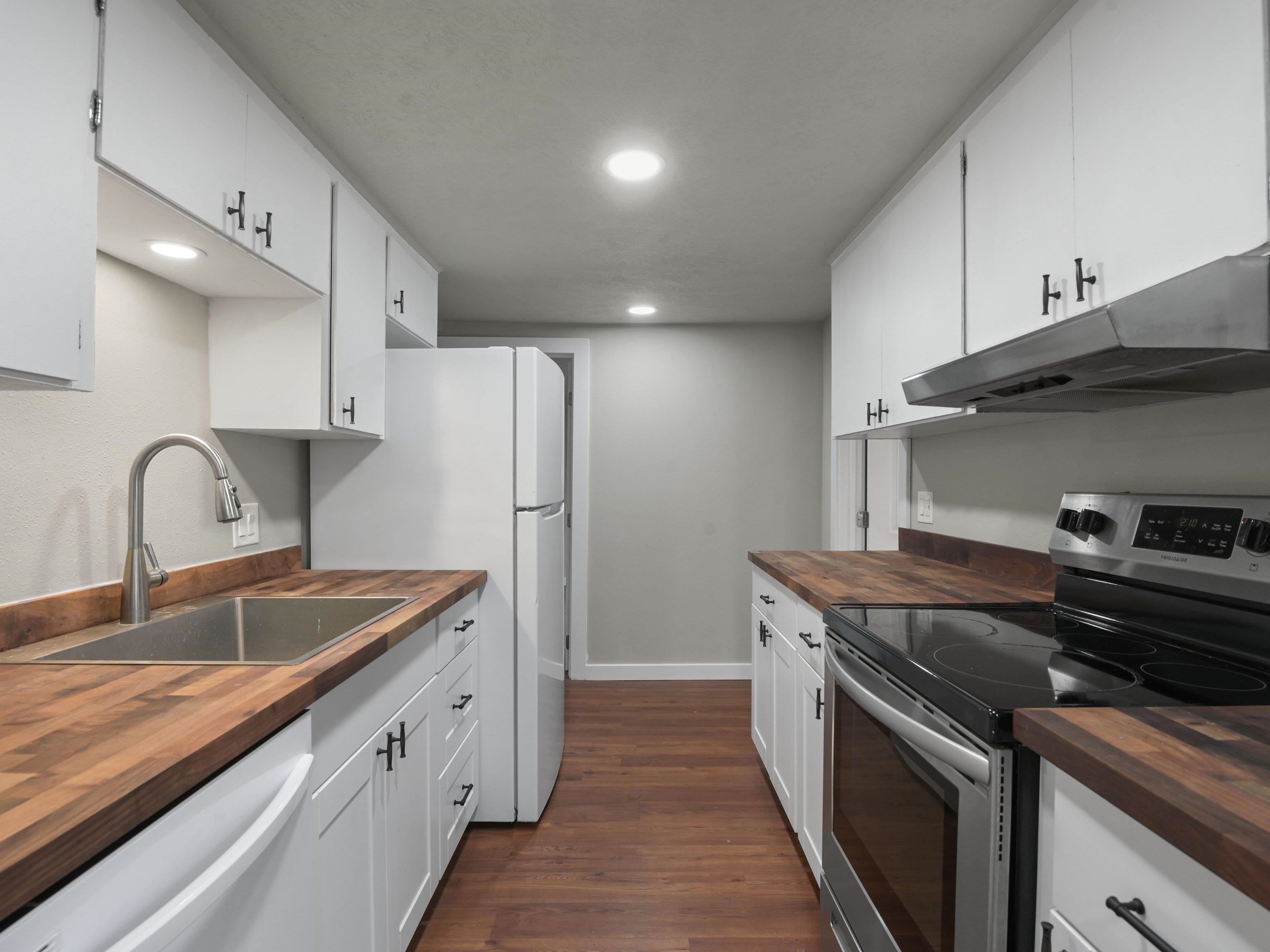 9601 North Ivanhoe Road Spokane, WA 99218 - Photo 6 of 27