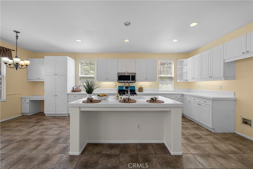 28454 Cascade Road Castaic, CA 91384 - Photo 11 of 56
