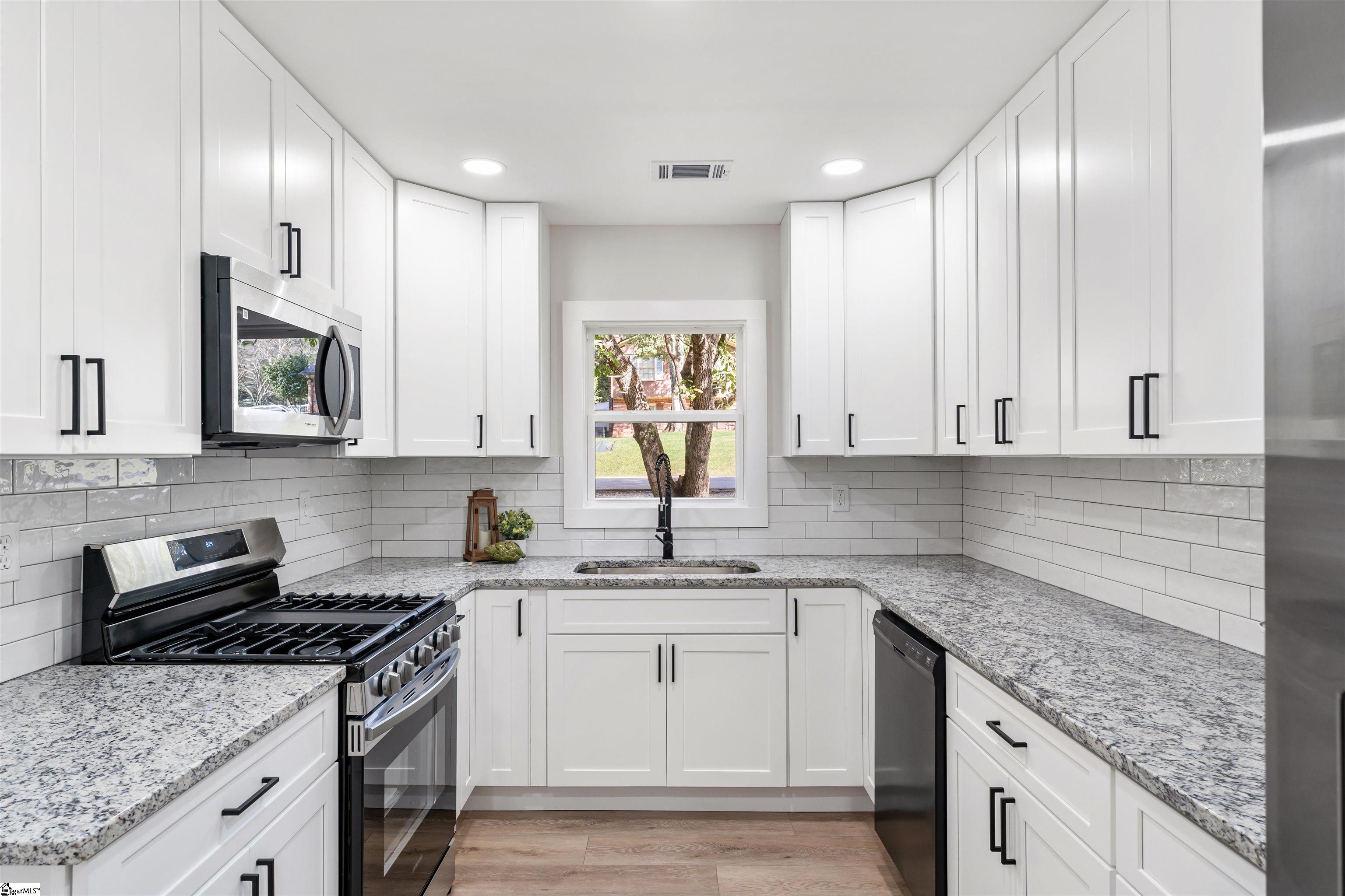 1 Longmeadow Road Taylors, SC 29687 - Photo 14 of 34