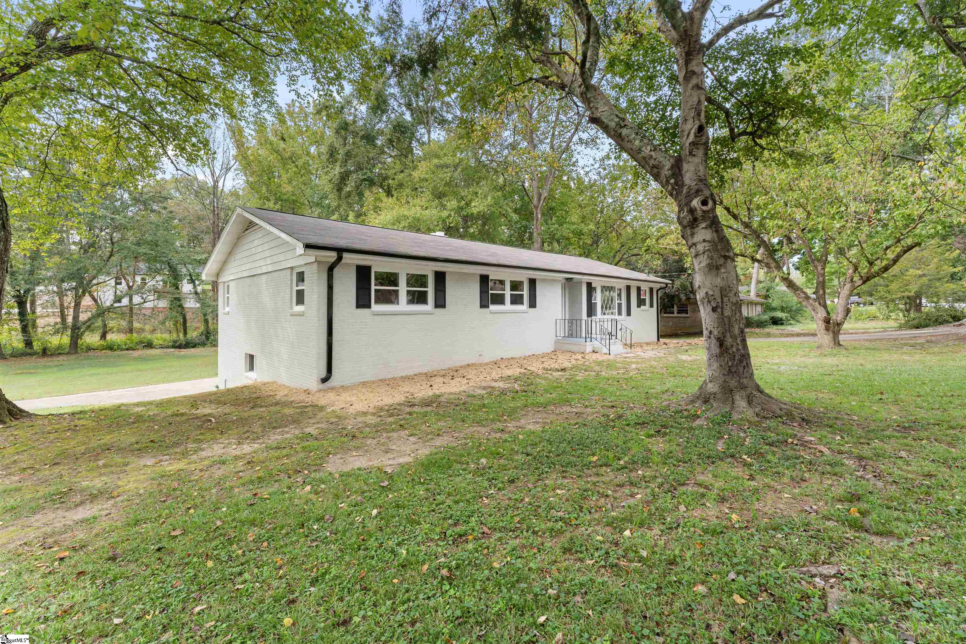1 Longmeadow Road Taylors, SC 29687 - Photo 2 of 34