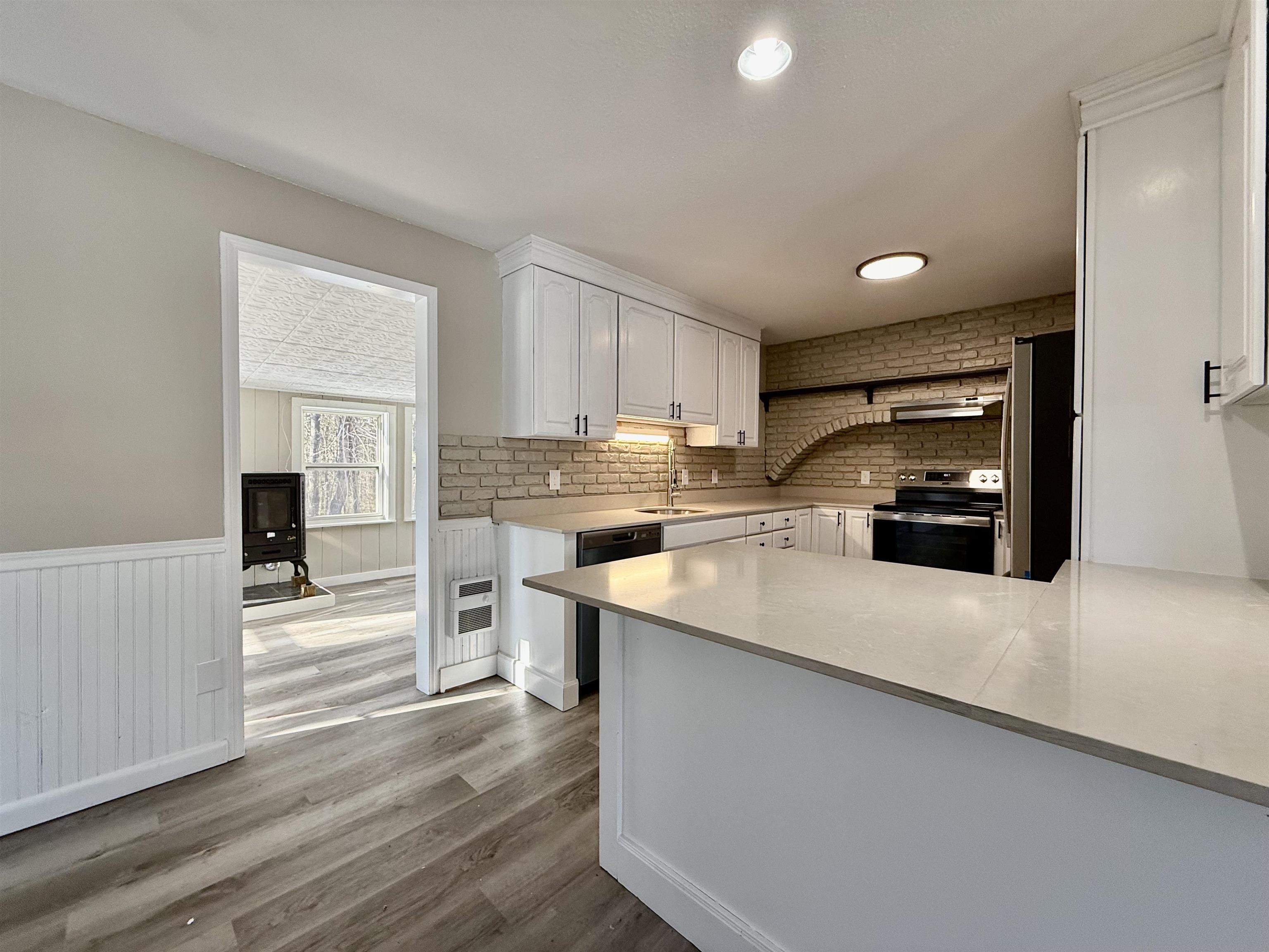 22 Mammoth Road Hooksett, NH 03106 - Photo 13 of 44
