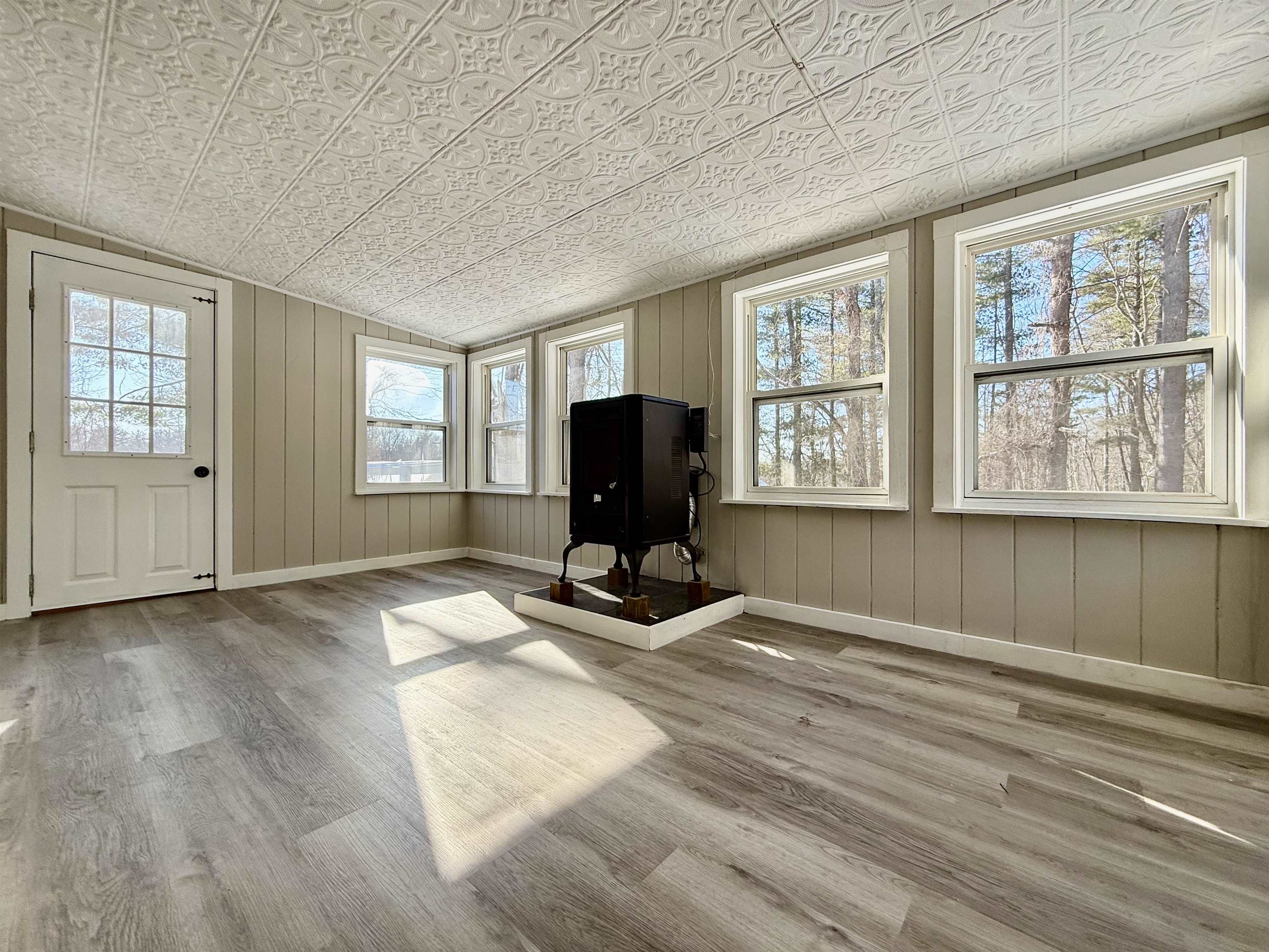 22 Mammoth Road Hooksett, NH 03106 - Photo 3 of 44