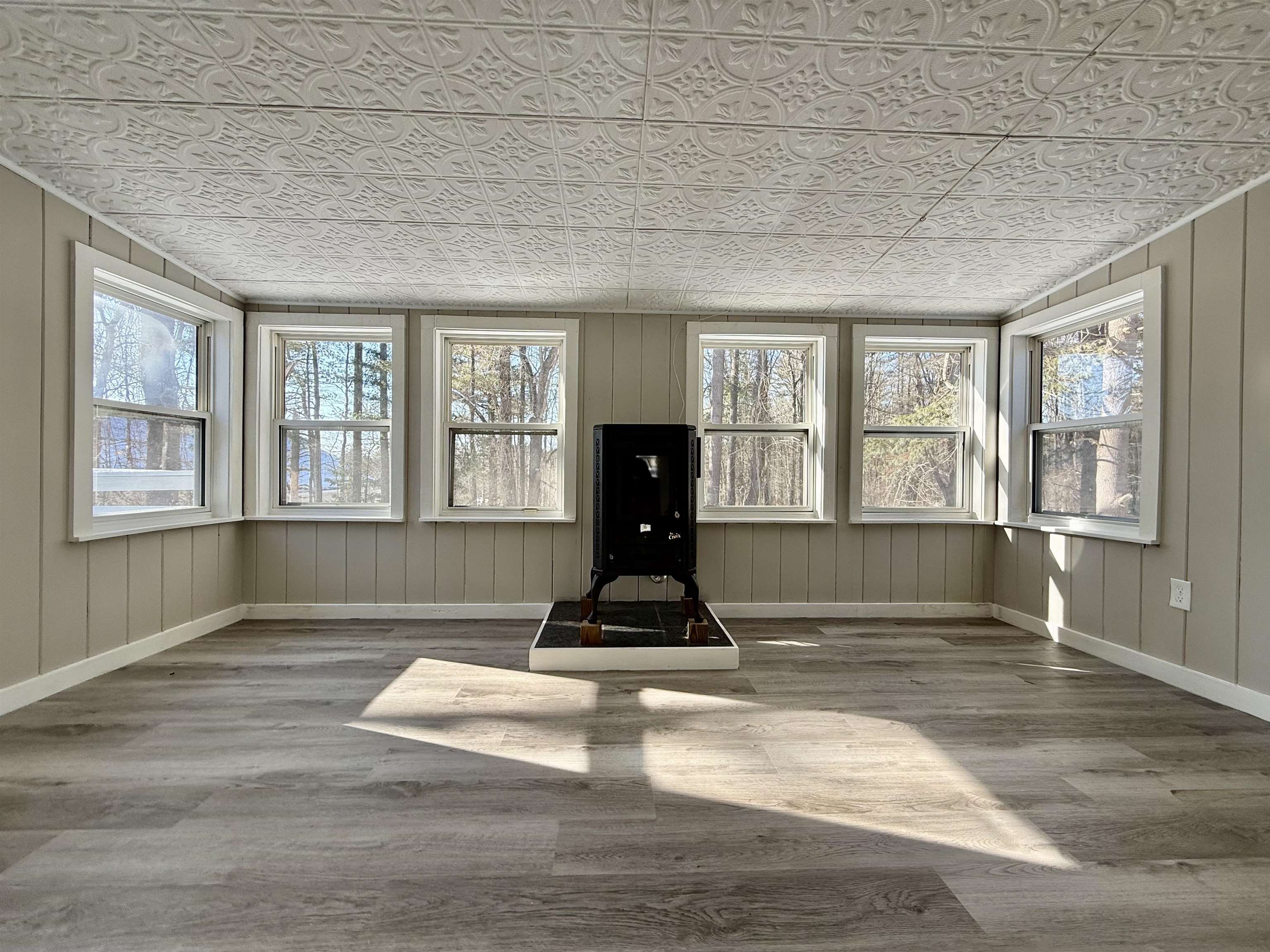 22 Mammoth Road Hooksett, NH 03106 - Photo 4 of 44