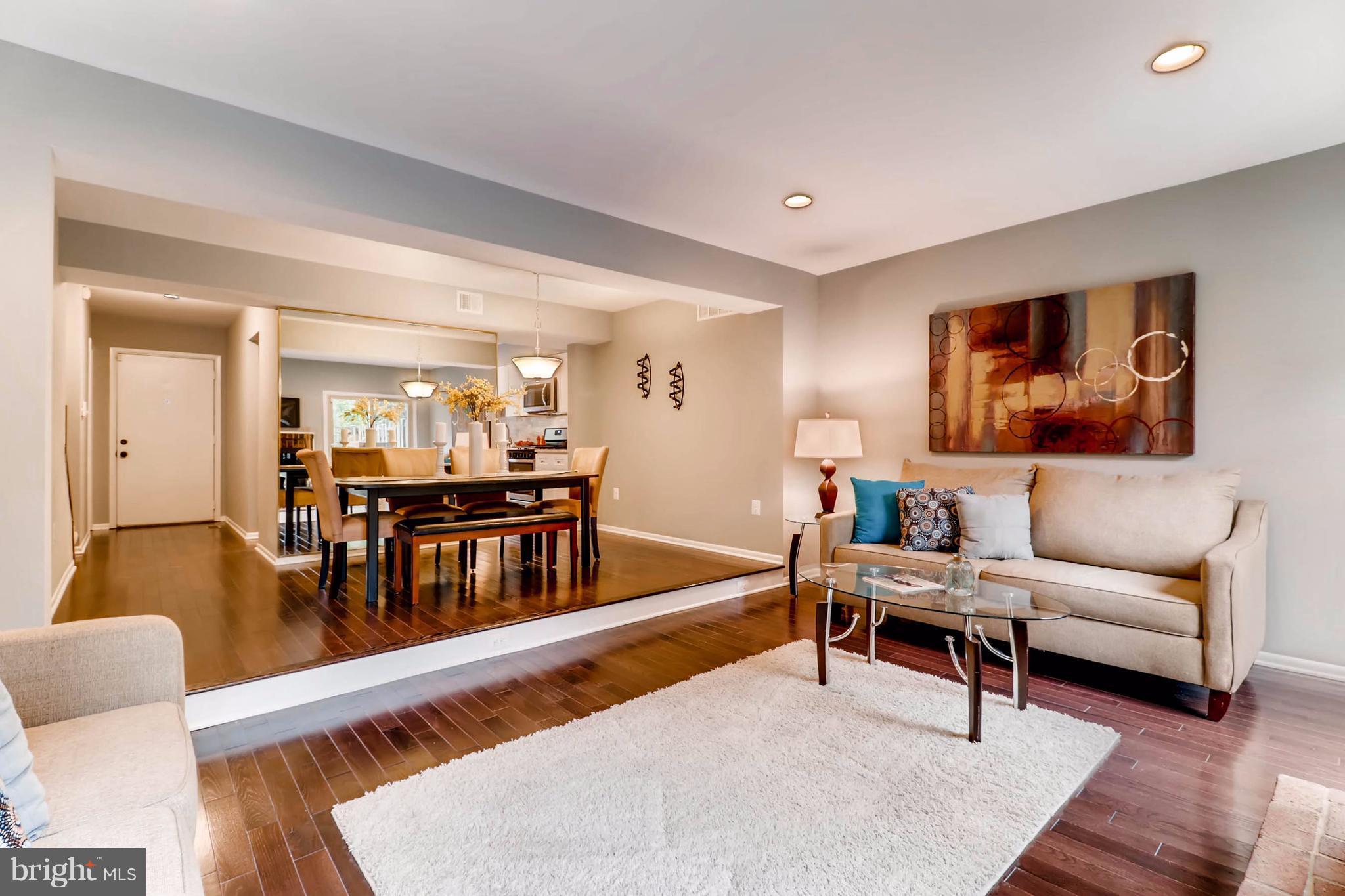 5310 Eliots Oak Road Columbia, MD 21044 - Photo 5 of 28 Living Room