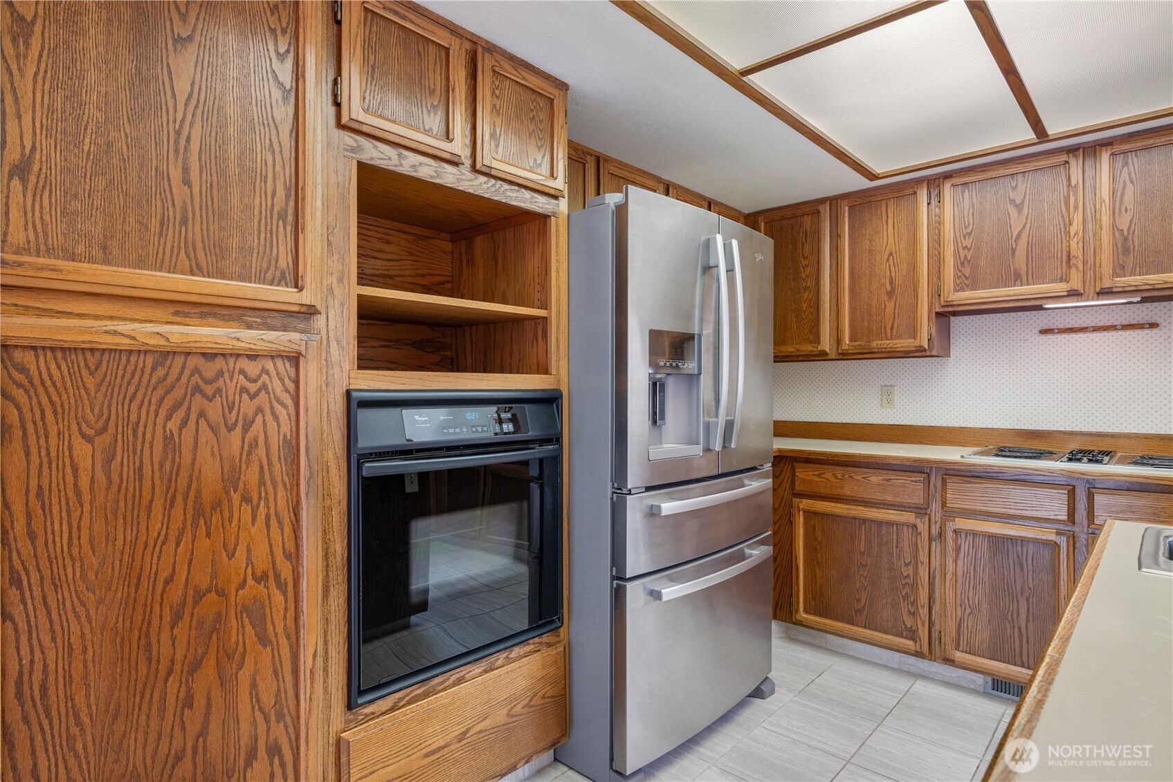 12 City View Boulevard Longview, WA 98632 - Photo 14 of 40 a kitchen with cabinets and stainless steel appliances