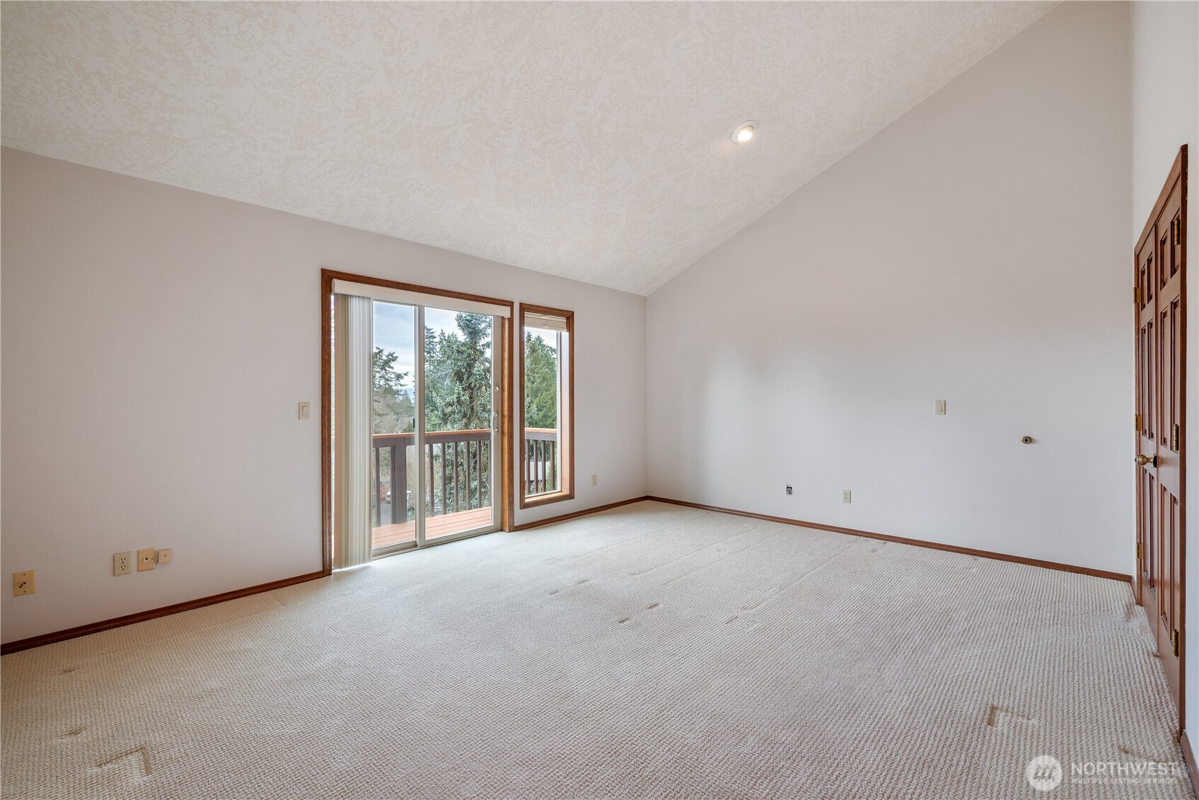 12 City View Boulevard Longview, WA 98632 - Photo 18 of 40 a view of an empty room with a window