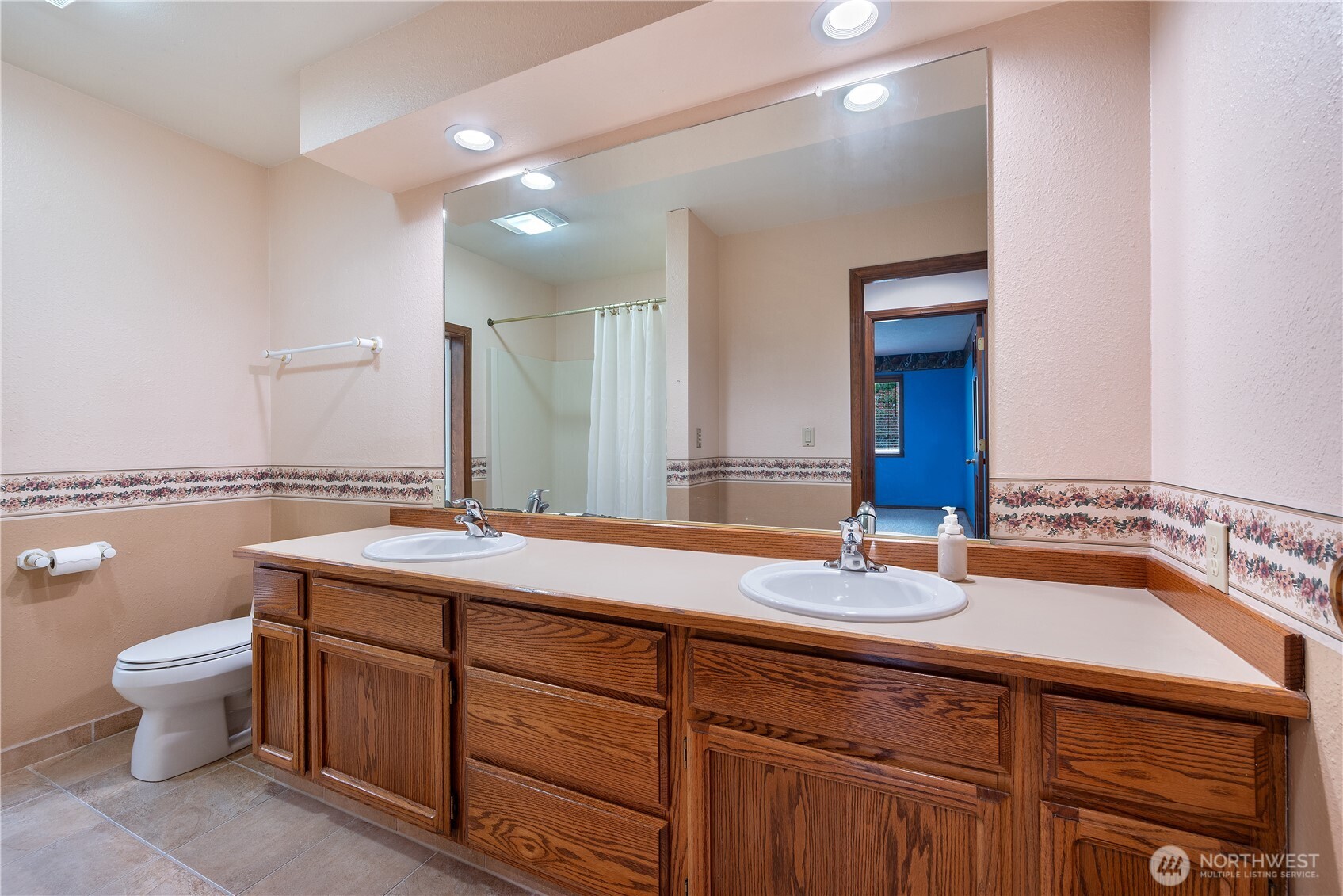 12 City View Boulevard Longview, WA 98632 - Photo 26 of 40 a bathroom with a double vanity sink toilet and a mirror