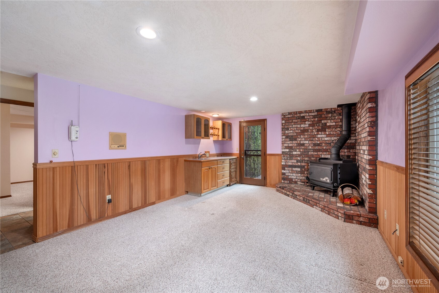 12 City View Boulevard Longview, WA 98632 - Photo 27 of 40 a view of an empty room with a window