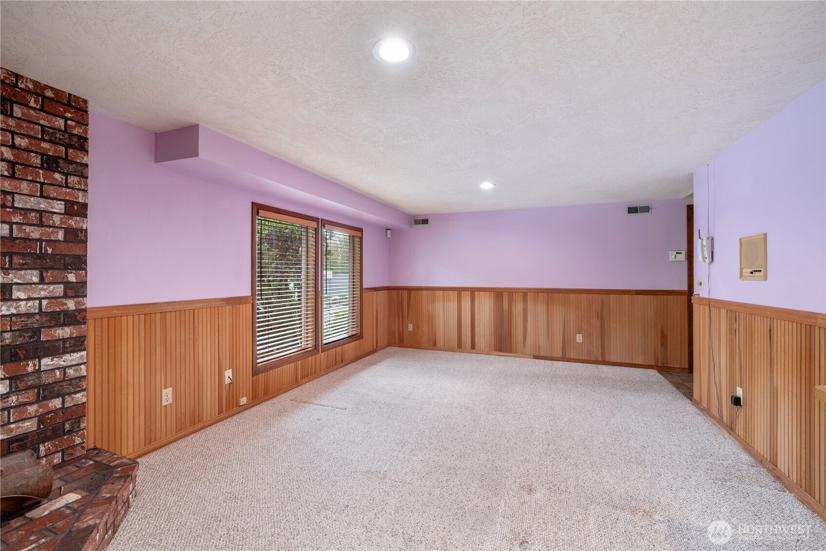 12 City View Boulevard Longview, WA 98632 - Photo 28 of 40 a view of an empty room with a window