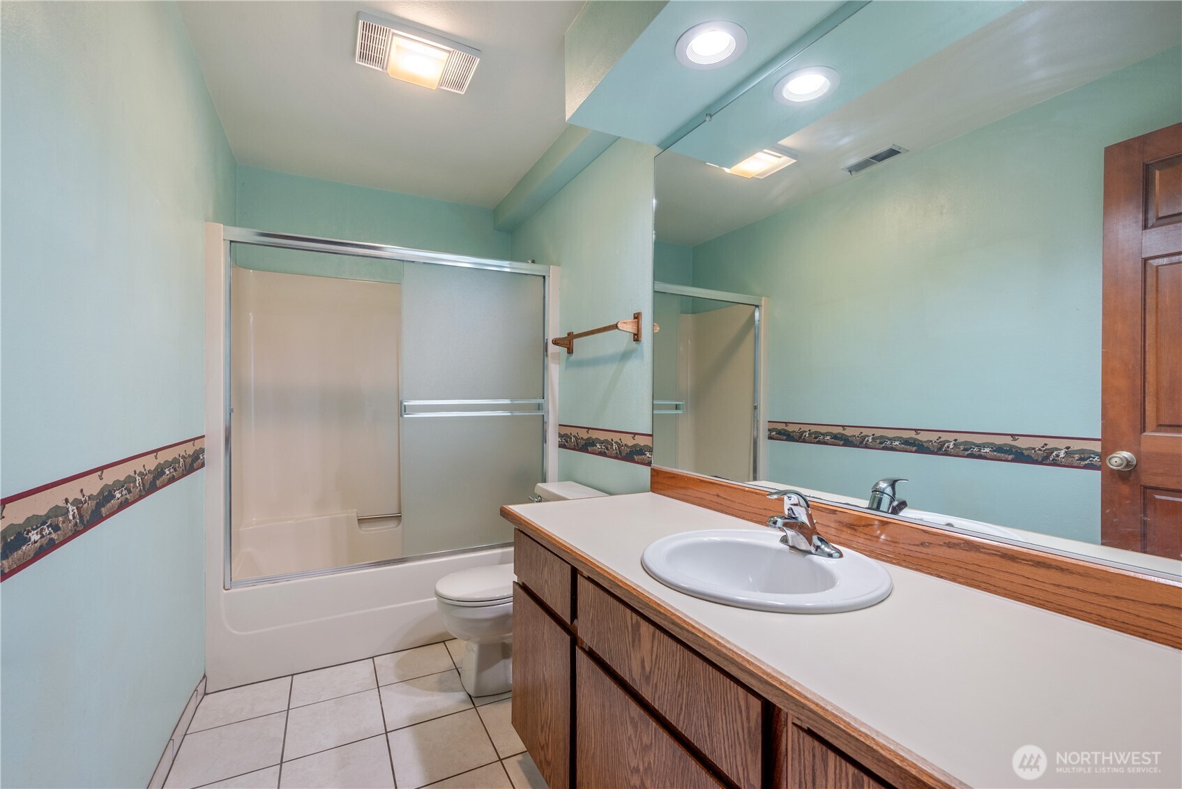 12 City View Boulevard Longview, WA 98632 - Photo 29 of 40 a bathroom with a sink and a mirror