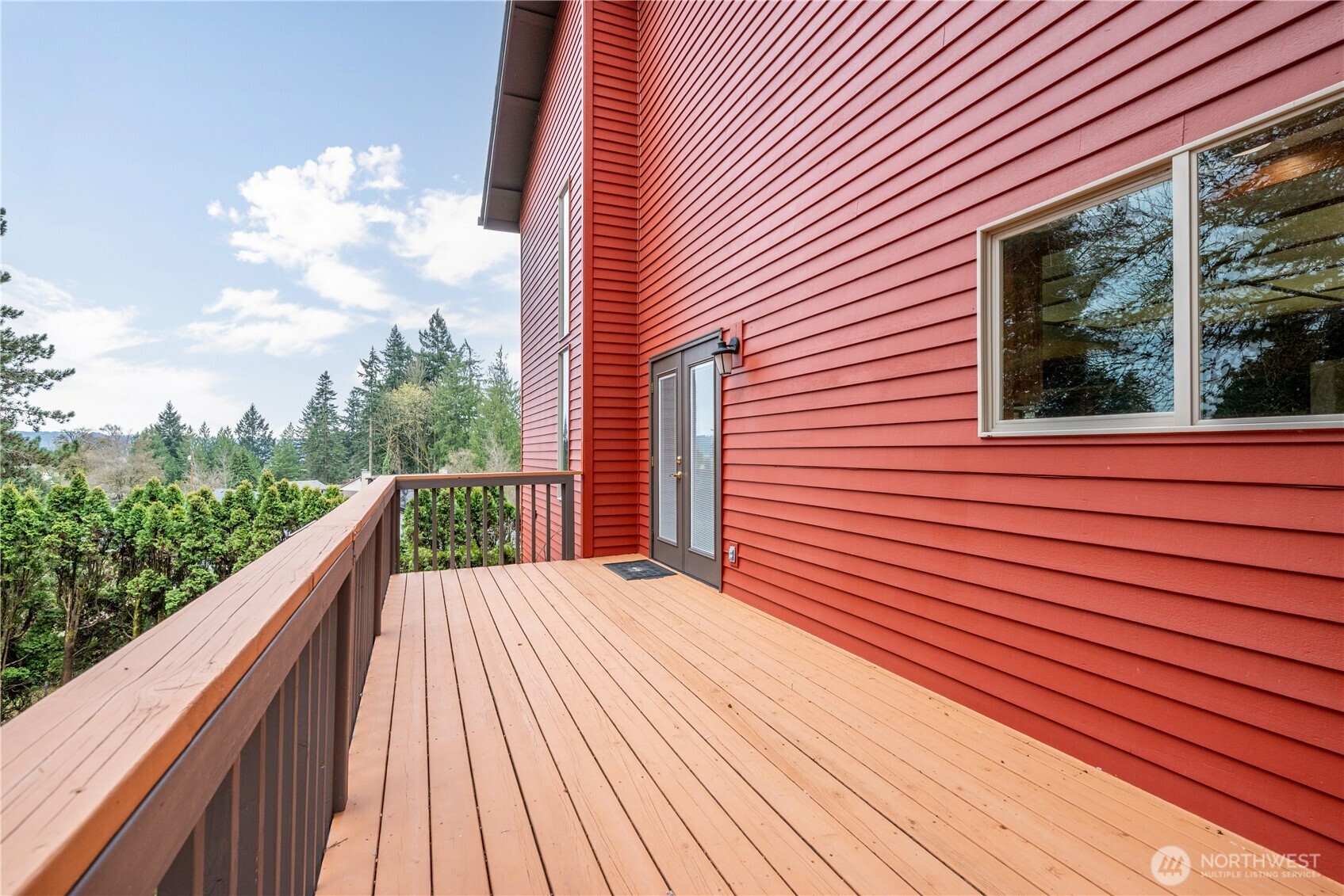 12 City View Boulevard Longview, WA 98632 - Photo 34 of 40 a view of balcony with wooden floor and fence