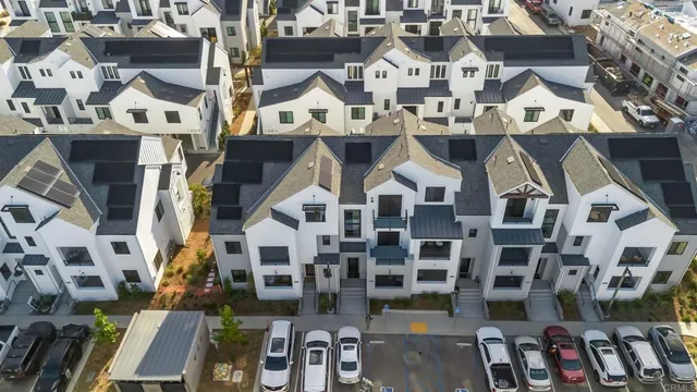 $1,150,000 | 1400 Anacona Place, Unit 105, Encinitas, CA 92024