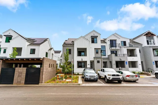 $1,150,000 | 1400 Anacona Place, Unit 105, Encinitas, CA 92024