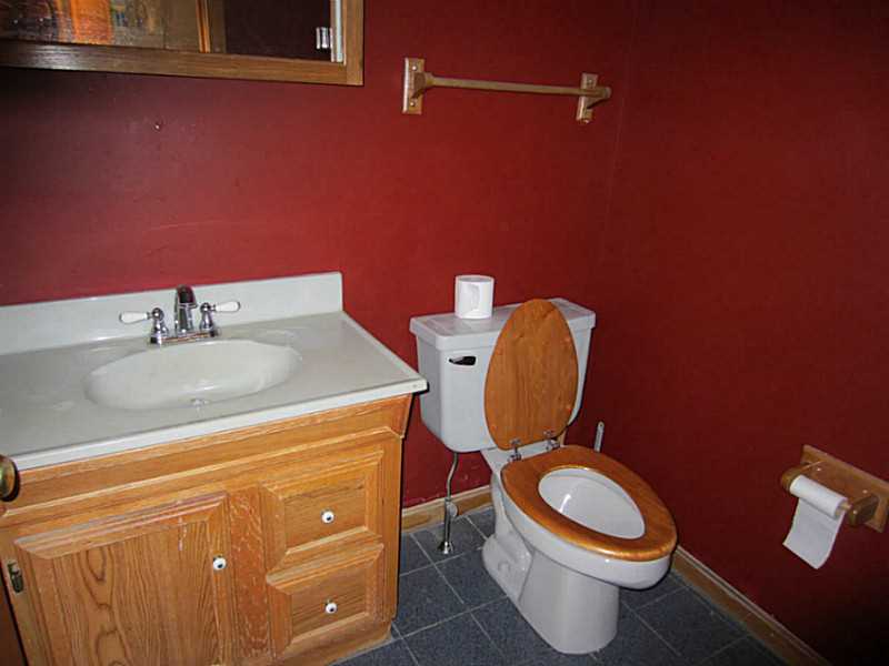 116 Clarke Road Hope, RI 02831 - Photo 15 of 25 Bathroom.